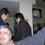 ο Βασίλης σε πρώτο πλάνο, πίσω του Πανδριάς και Τσάπας (με μαλλιά) ο Βασίλης σε πρώτο πλάνο, πίσω του Πανδριάς και Τσάπας (με μαλλιά)